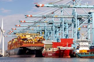 Světové trhy v pohotovosti. Evropa se chystá zmrazit obchodní dohodu s USA - Novinky